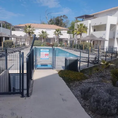 アパート T2 Waterfront