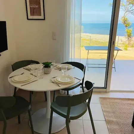 T2 Waterfront Apartment *